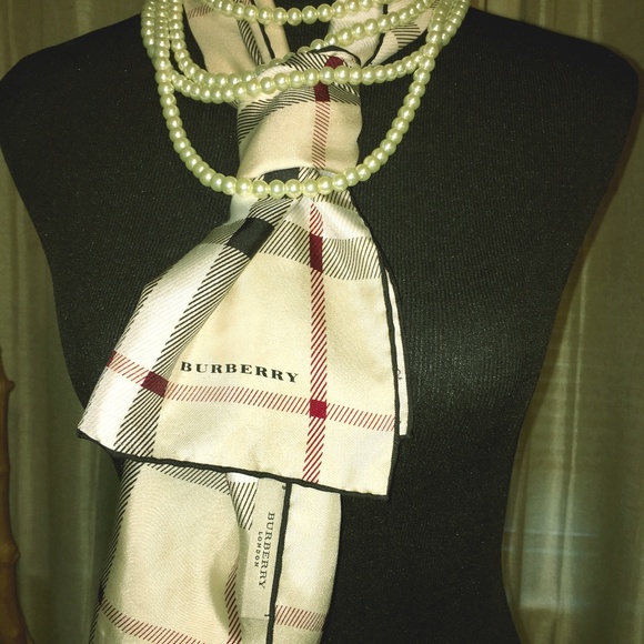 Authentic Burberry London Nova Print Neck Scarf - Picture 1 of 4